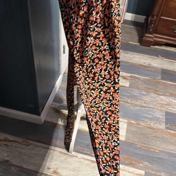 Nasty Gal floral maxi dress Size US 4. Side zip up. - Picture 3 of 8